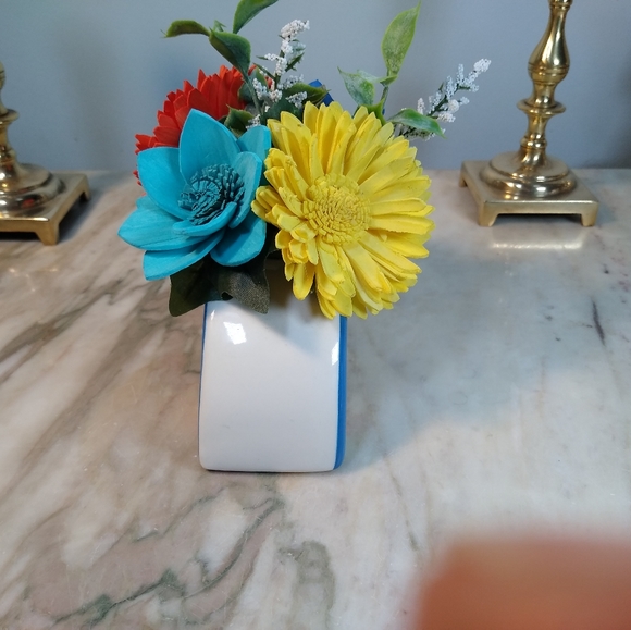 Rainbow planter with 4 pretty coordinating Sola wood flowers - Picture 4 of 6